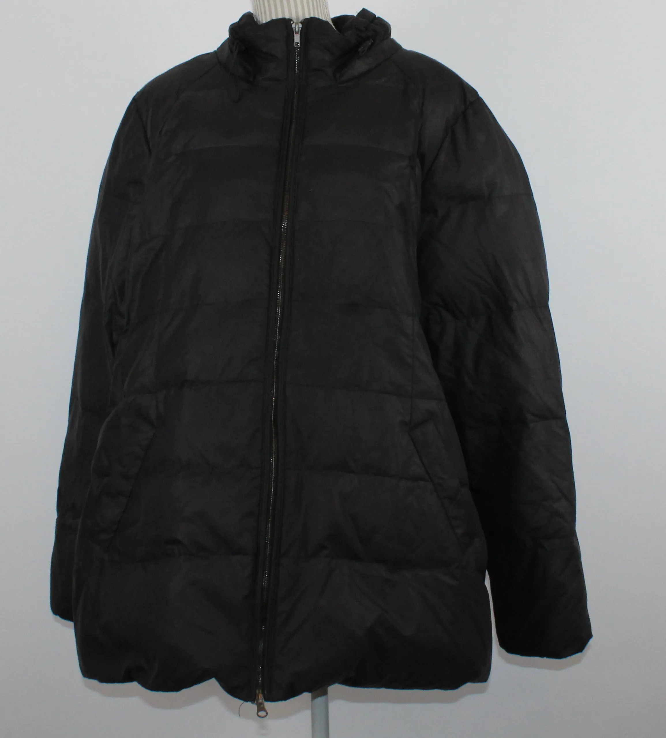 AE METALLIC BLACK WINTER COAT MENS APPROX 2XL PRE-LOVED