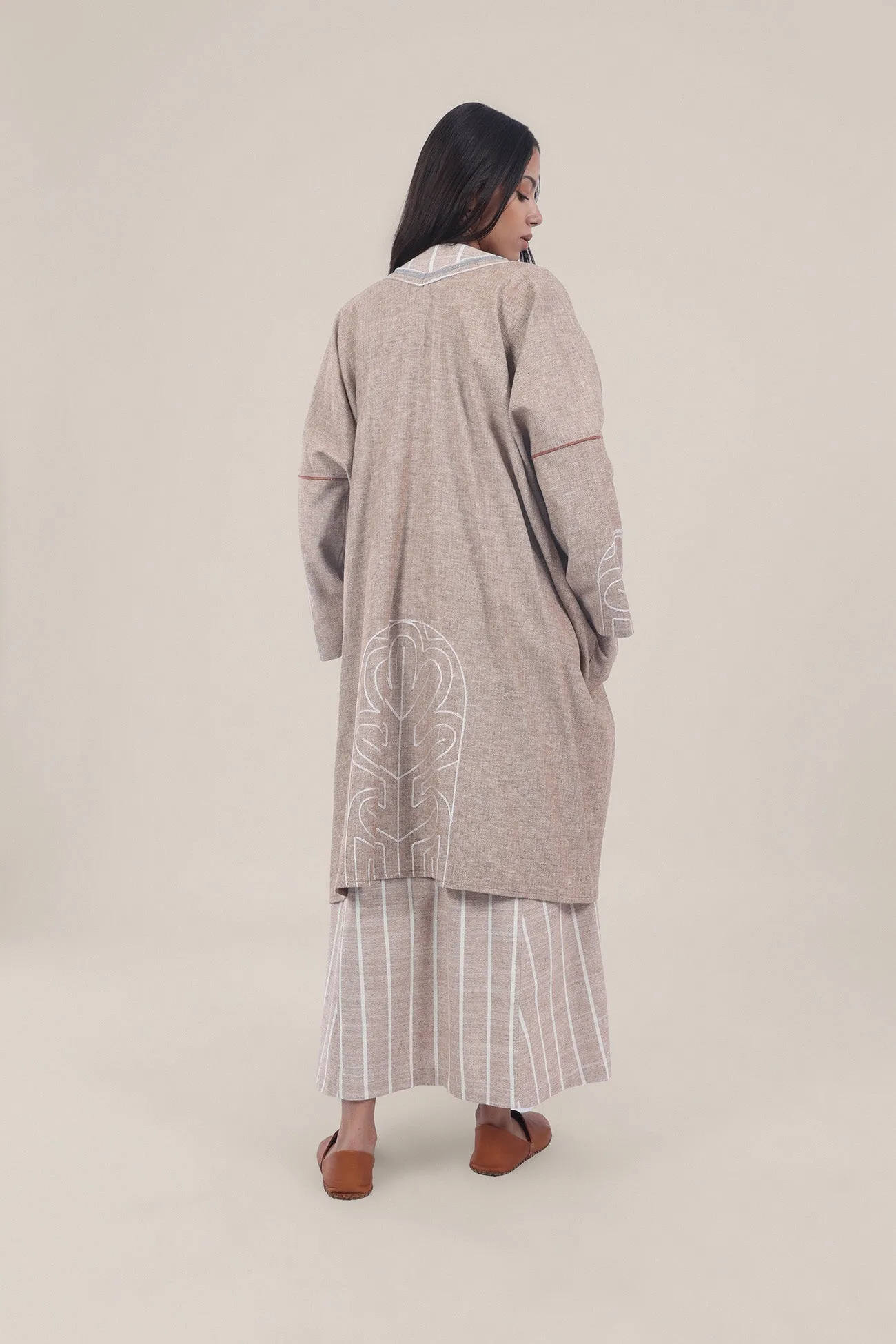 Embroidered coat in linen-cotton blend