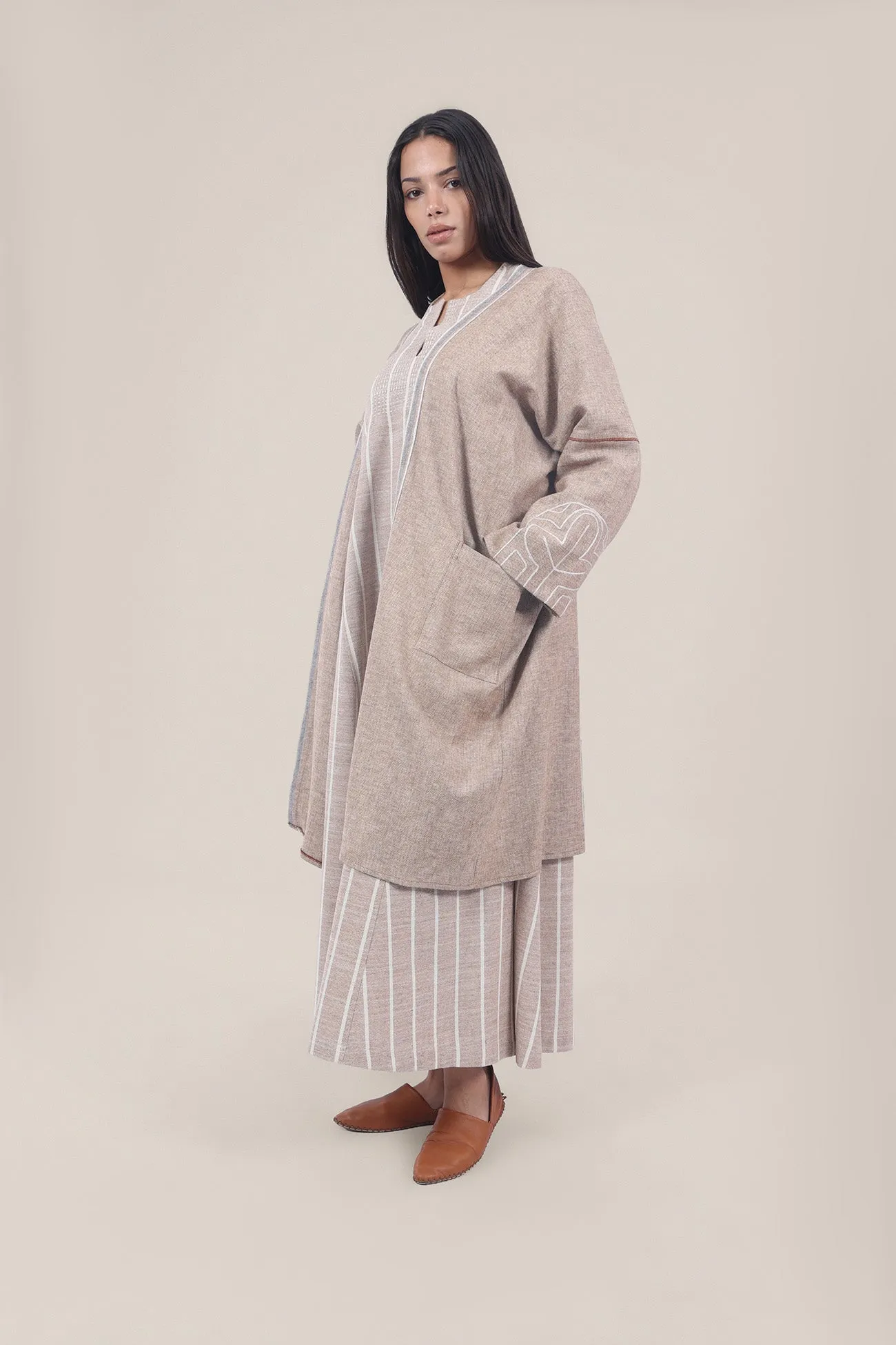 Embroidered coat in linen-cotton blend