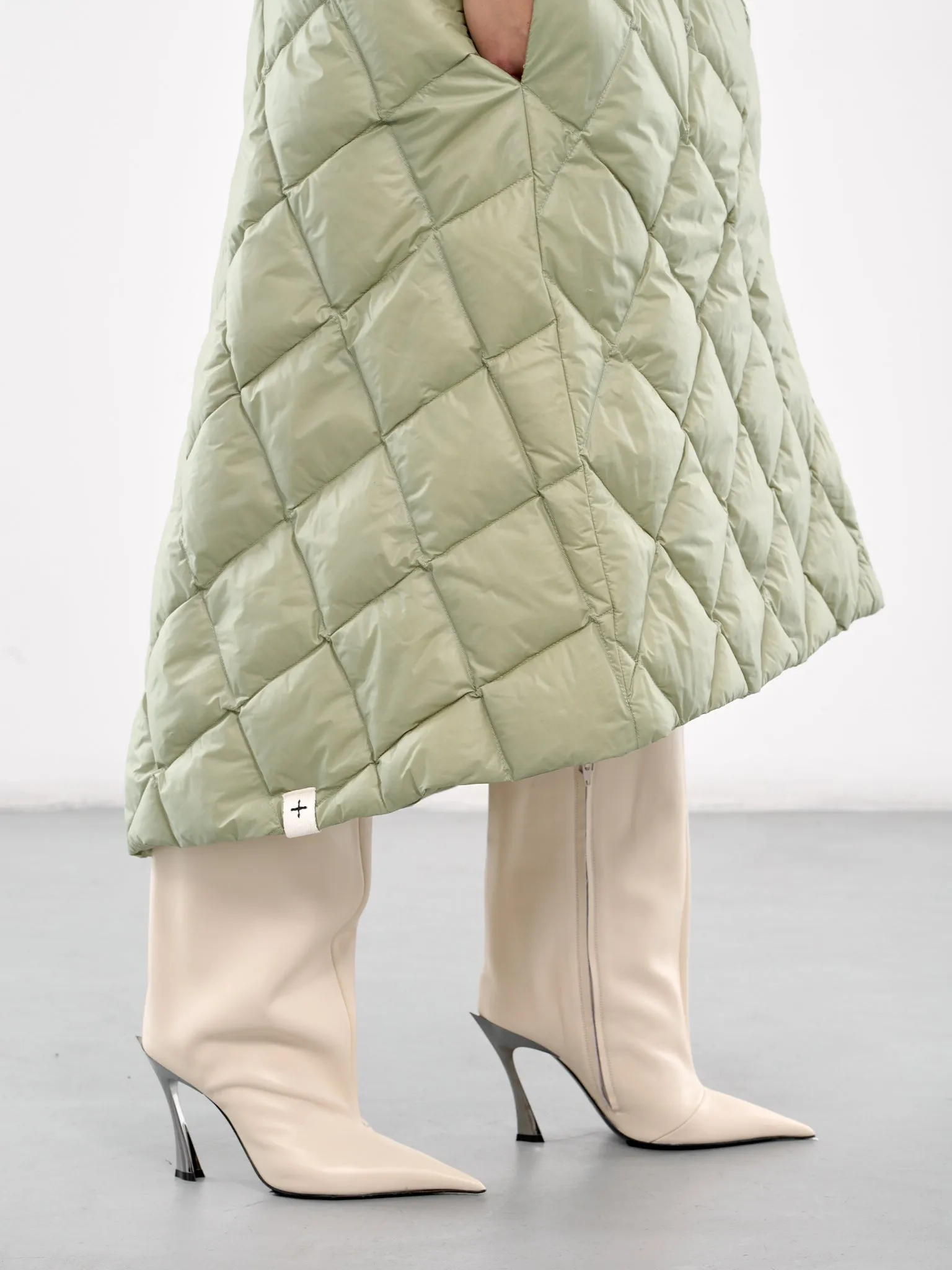 Quilted Puffer Skirt (J40AF0163-J700074-LIGHT-GREEN)